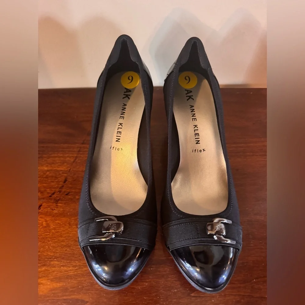 Anne Klein step out